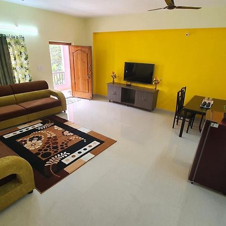 Tirupati Homestay - 2Bhk Ac Family Apartments Near Alipiri And Kapilatheertham - Walk To A2B Veg Restaurant - Wifi - Android Tv - Easy Access To Tirumala 外观 照片