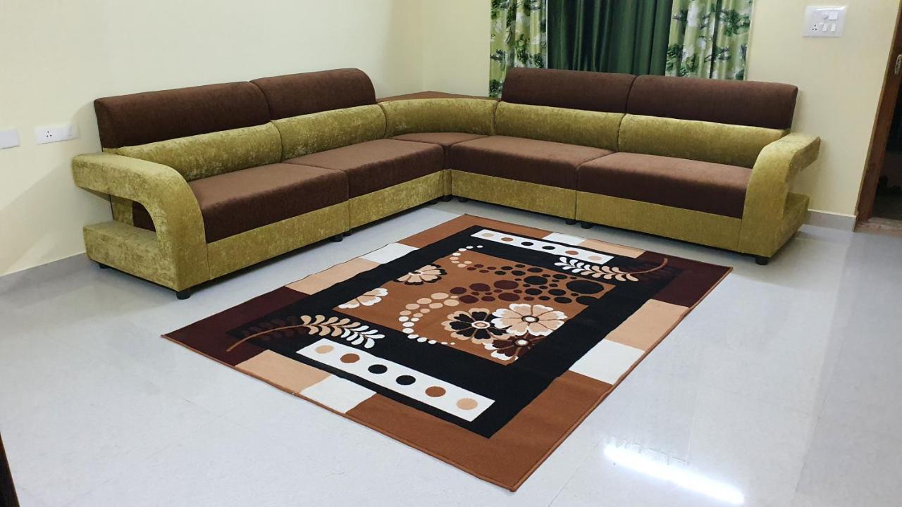 Tirupati Homestay - 2Bhk Ac Family Apartments Near Alipiri And Kapilatheertham - Walk To A2B Veg Restaurant - Wifi - Android Tv - Easy Access To Tirumala 外观 照片