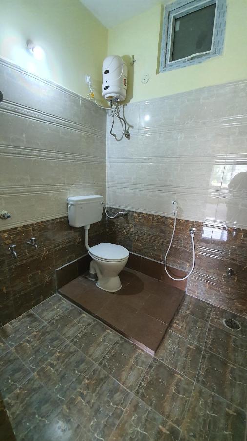 Tirupati Homestay - 2Bhk Ac Family Apartments Near Alipiri And Kapilatheertham - Walk To A2B Veg Restaurant - Wifi - Android Tv - Easy Access To Tirumala 外观 照片