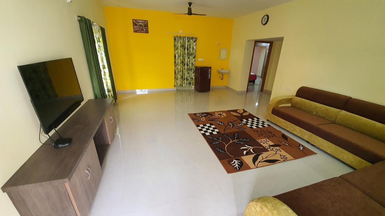 Tirupati Homestay - 2Bhk Ac Family Apartments Near Alipiri And Kapilatheertham - Walk To A2B Veg Restaurant - Wifi - Android Tv - Easy Access To Tirumala 外观 照片