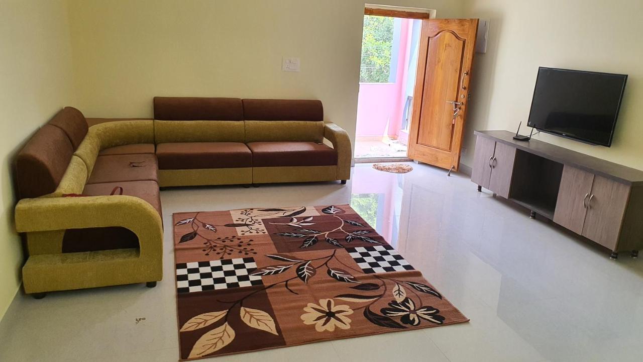 Tirupati Homestay - 2Bhk Ac Family Apartments Near Alipiri And Kapilatheertham - Walk To A2B Veg Restaurant - Wifi - Android Tv - Easy Access To Tirumala 外观 照片